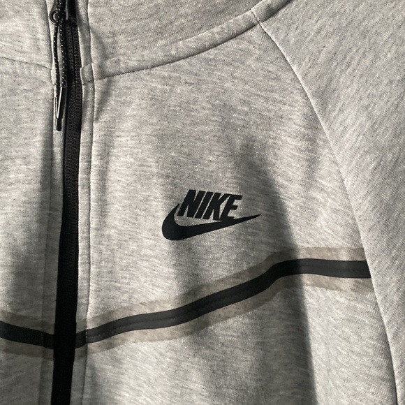 Nike NSW Tech Fleece Windrunner Full-Zip Hoodie Women's 1X Grey CW4298-063 - Picture 4 of 10